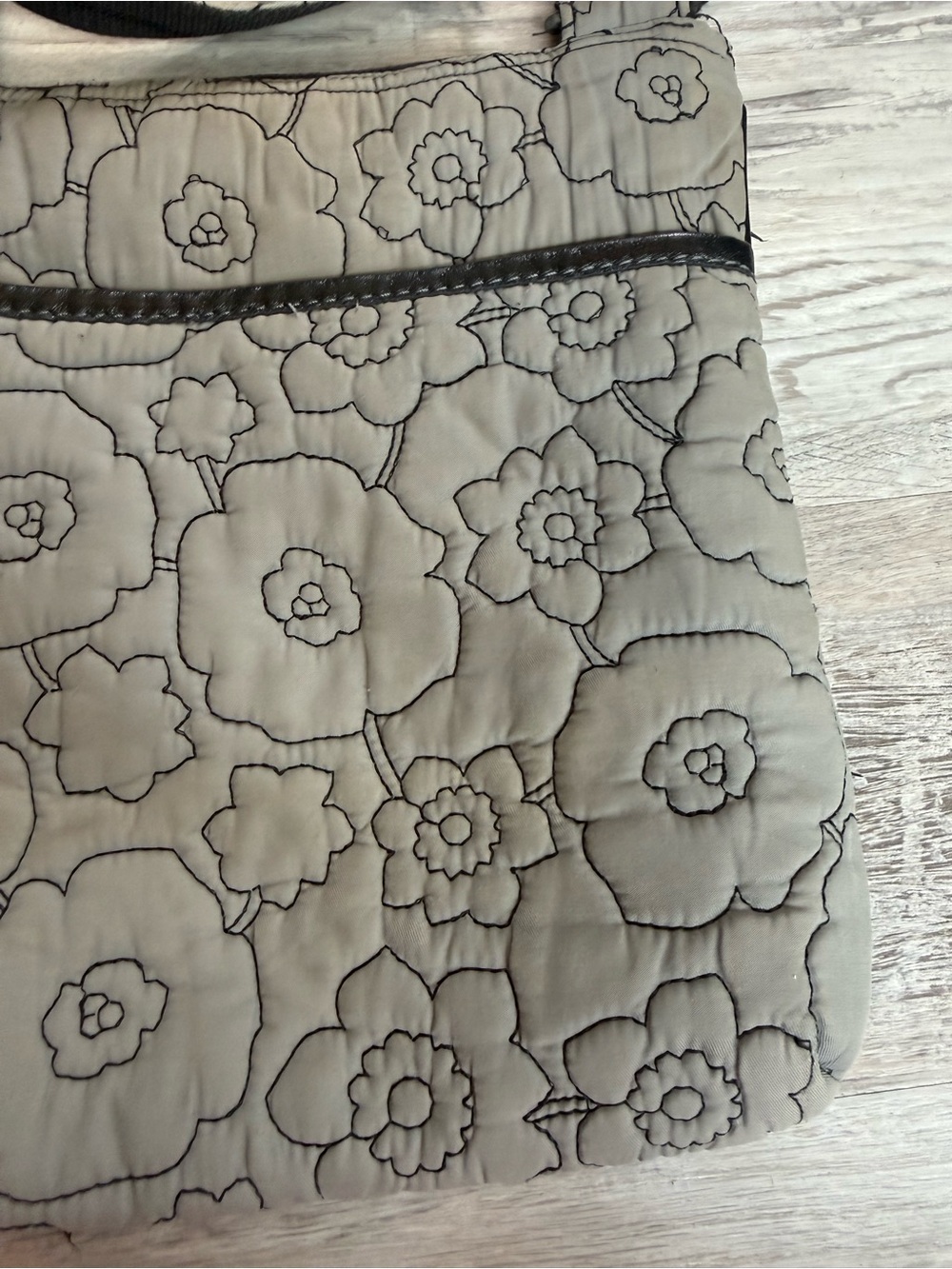 Thirty-One Gray & Black Quilted Poppy Floral Crossbody Shoulder Bag W Accent “C” - Picture 8 of 12